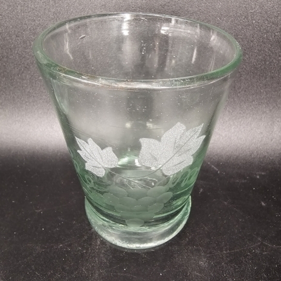 Vintage handblown wine glasses with a grape‎ design - Picture 6 of 7